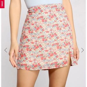 BNWT floral mini skirt